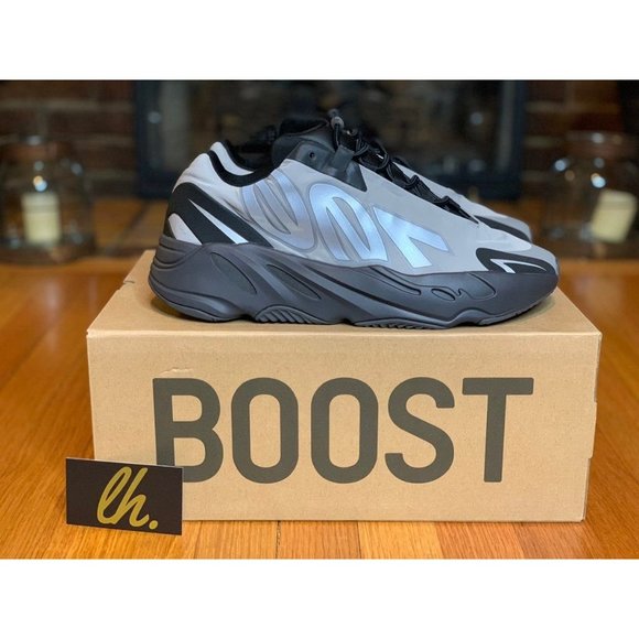 Sz 12 Yeezy Adidas Boost 700 MNVN "Metallic" - Picture 5 of 7